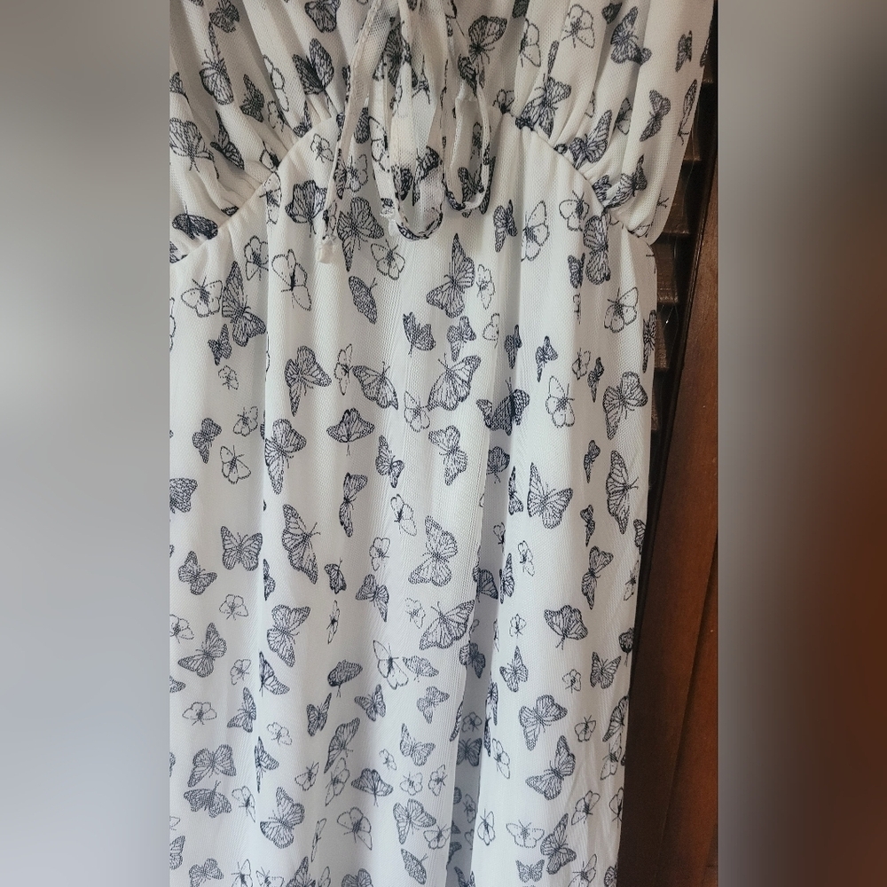 White "NO COMMENT" Maxi Dress with Butterfly Print. Size Medium - Picture 4 of 4